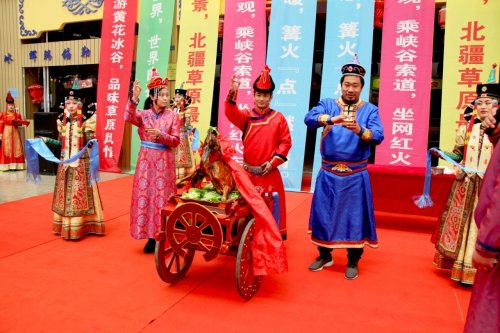 黄金五一小高峰，黄花沟超然人气上线！